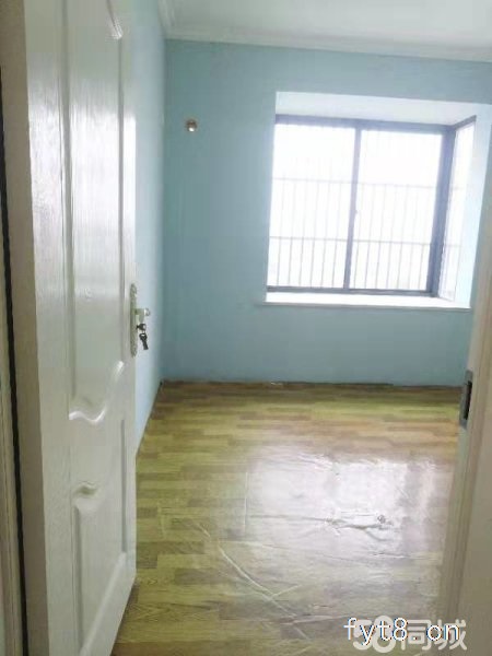 中央豪景 电梯十楼 赠送10平方 四室一卫