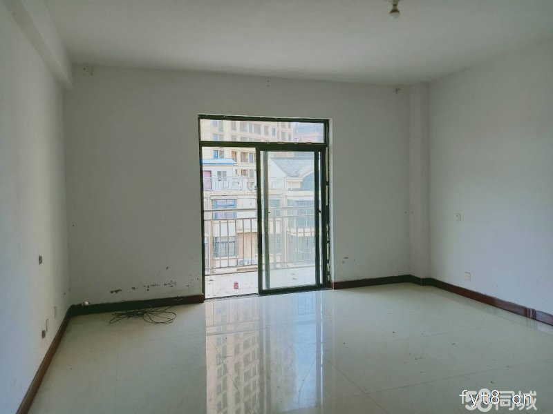 东一小学,大润发,户型采光好,送阁楼,有证满五唯一首付低急售